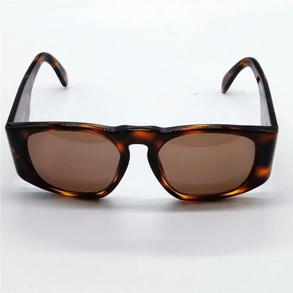 CHANEL Tortoise Shell Sunglasses with Brown Lenses display picture 1